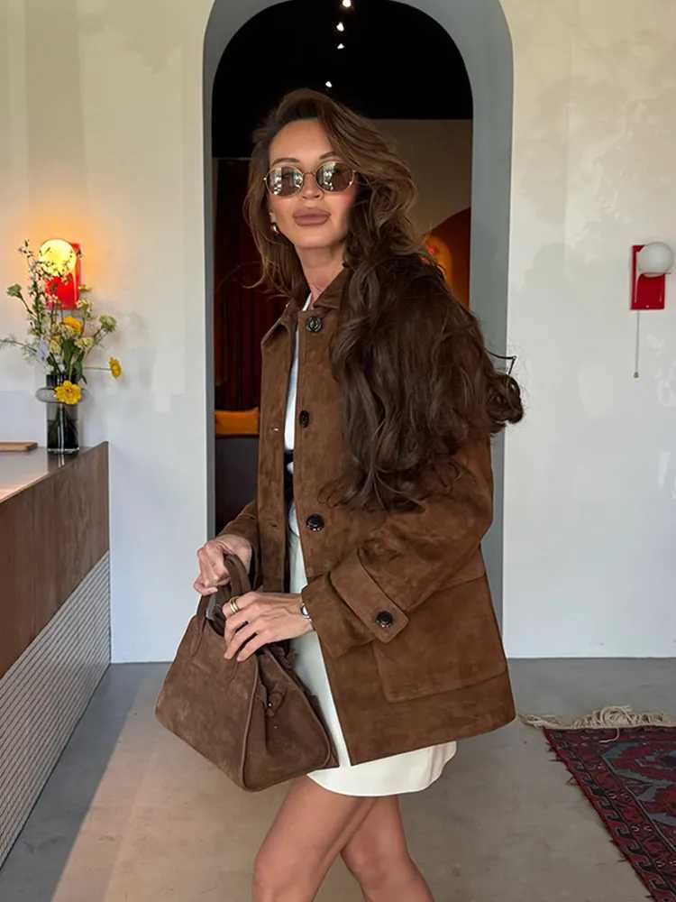Women Dark Brown Suede Coats Lneck Pocket Single Breasted Pocket Long Sleeves Lady 2025 New Fashion Autumn Highstreet Outerwear Z250918