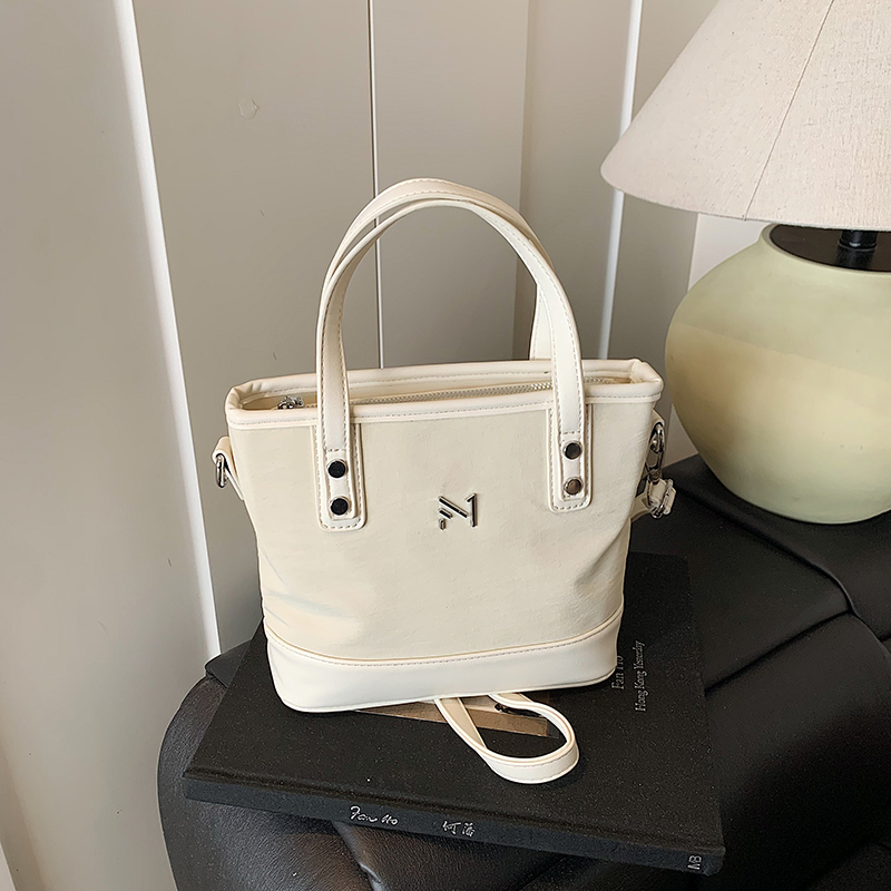 2025 Autumn Fashion and Leisure Large Capacity Handbag, College Student Crossbody Bag, Daily Commuter, Advanced Multi functional Women's Handbag