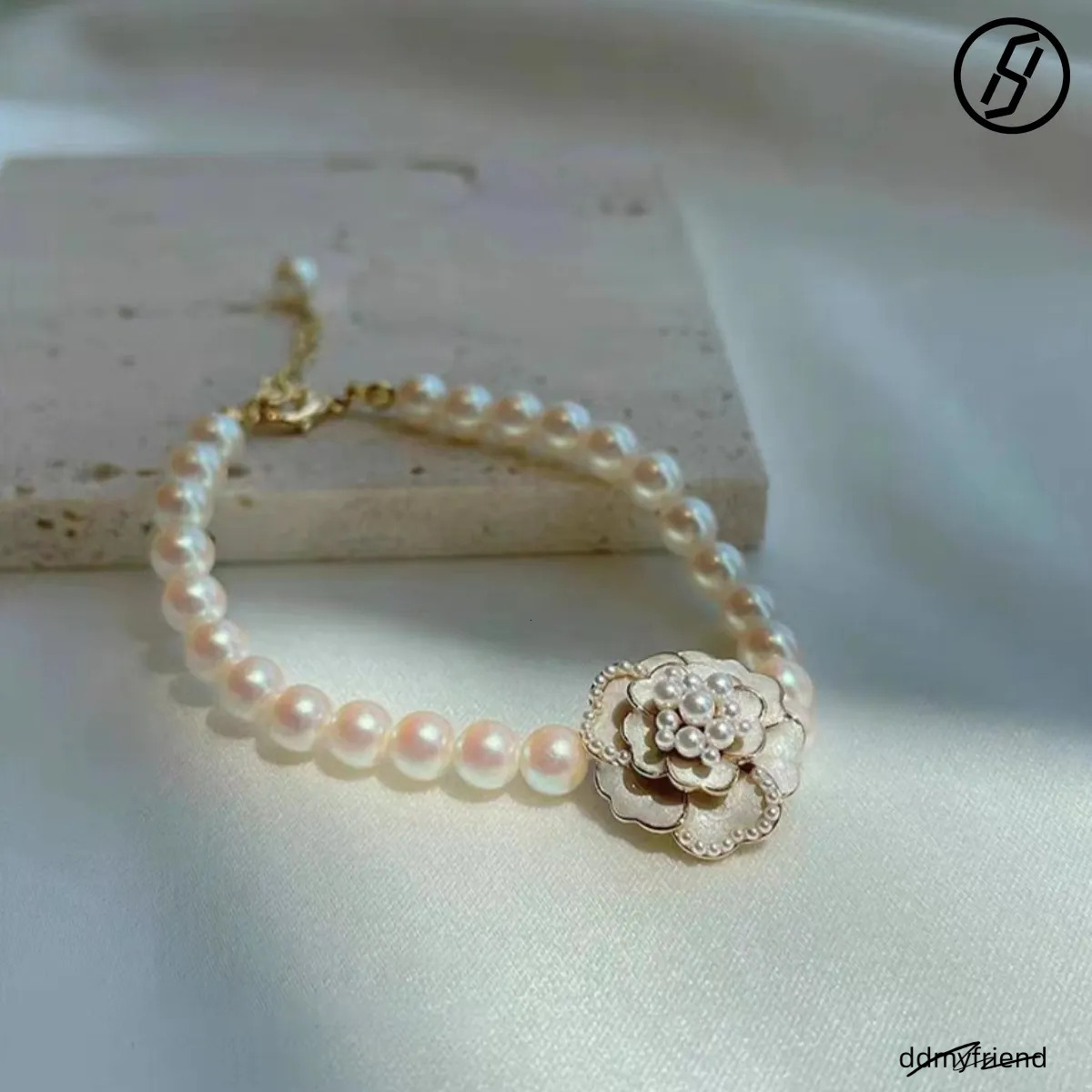 French Retro Camellia Pearl Light Niche Design Clavicle Chain Bracelet 2025 New Designer Necklace For Women Original Jewelry ddmyfriend