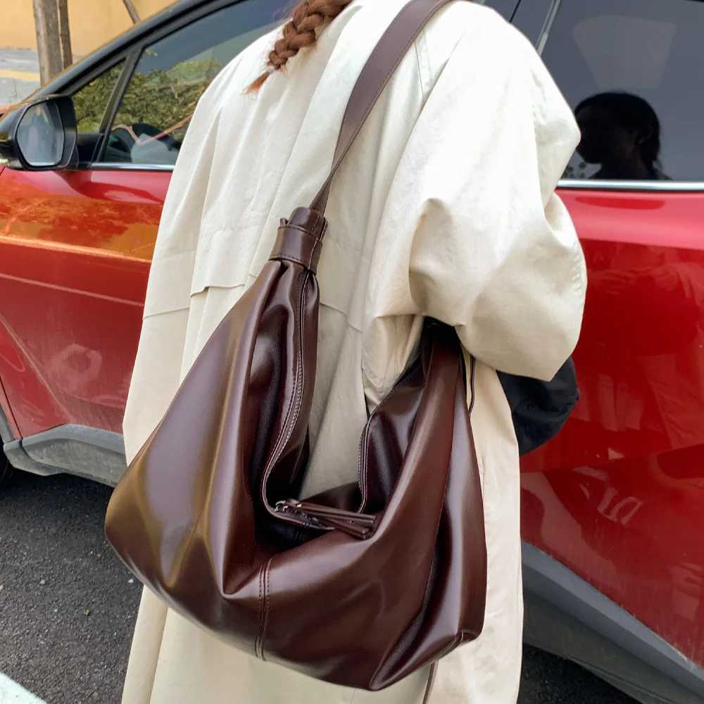 Crossbody Bag for Commuting to Work Large Capacity New Tote Bag for Spring and Summer 2025 Unisex Bag Daily Dumpling BagXJ250918