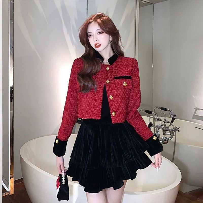 Xiaoxiangfeng Red Long Sleeved Jacket Women Spring French Coarse Tweed Short Style Socialite Temperament Highend Cardigan Top Z250918