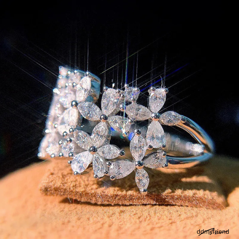 2025 European And American Trend New Leaf-Shaped Ring For Women Designer Wedding Rings Gold Inlaid With Genuine Dias Engagement Proposal Jewelry ddmyf