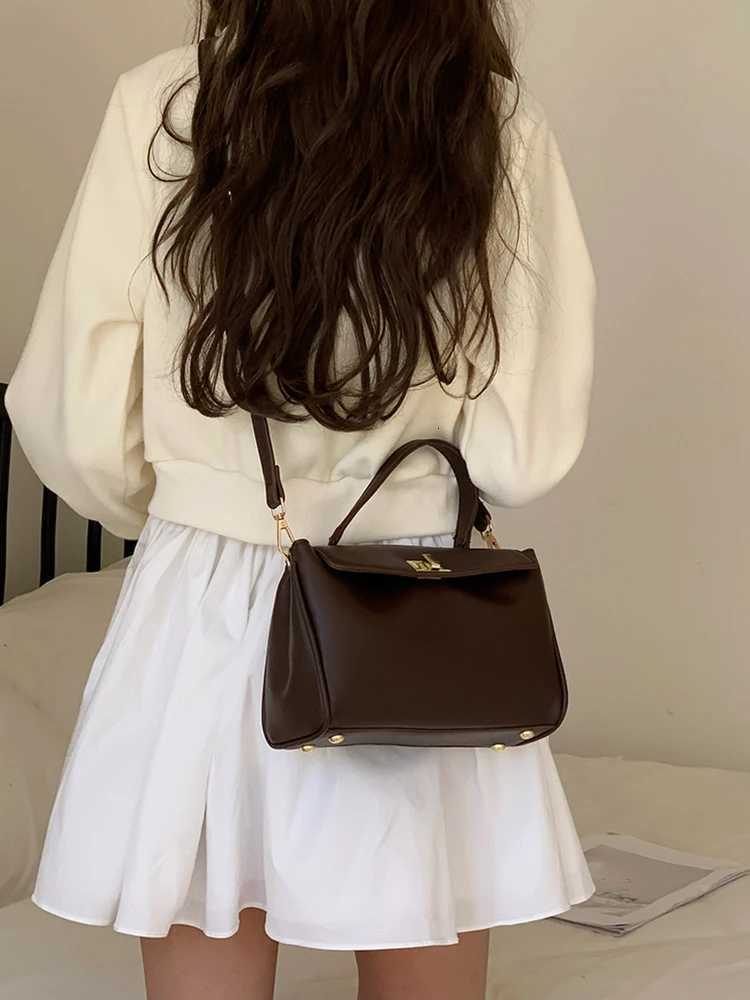 2025 new autumn and winter retro mini crossbody bag fashionable and casual small square bag womens versatile single shoulderXJ250918