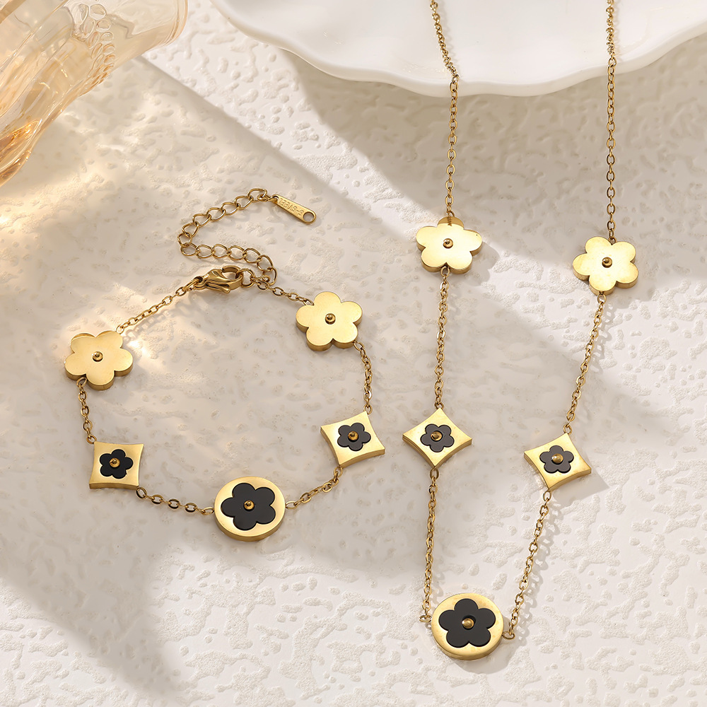 Titanium Steel Bracelet Five-Leaf Flower Hand Ornament Lucky Simple Elegant Fashion Versatile Light Summer Non-Fading Women