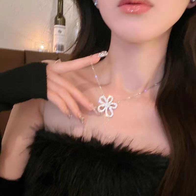 Titanium Steel Necklace Long Full Dia Five-Petal Flower Pendant Elegant Light Versatile Petal Sweater Chain Accessory Jewelry