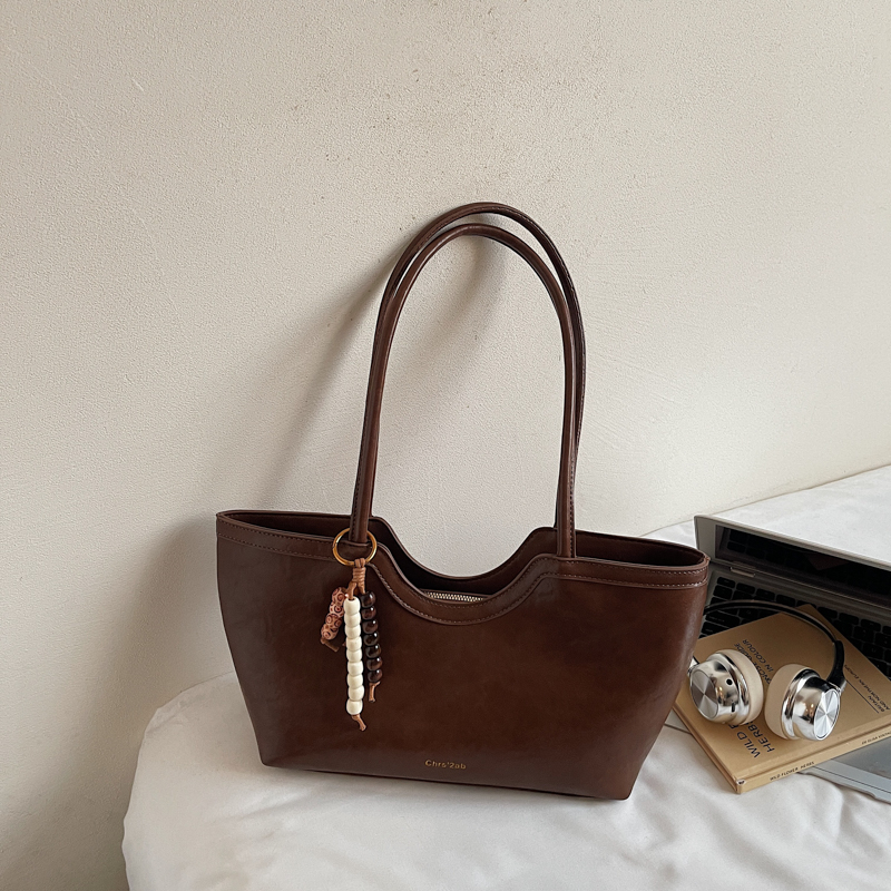 Fashionable and casual large capacity handbag, autumn student classic crossbody bag, simple daily commuting, high-end multifunctional versatile women&