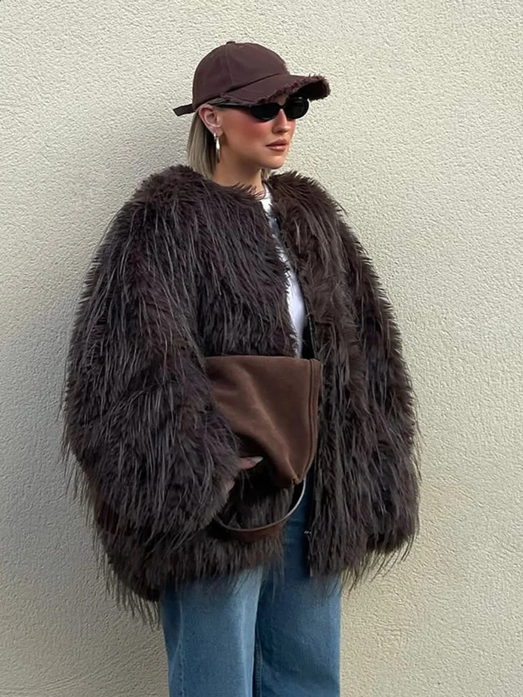 Brown Fluffy Faux Fur Coat Women Fashion Oneck Long Sleeve Loose Cardigan Jacket 2025 Winter Lady Street Warm Outerwear 250918