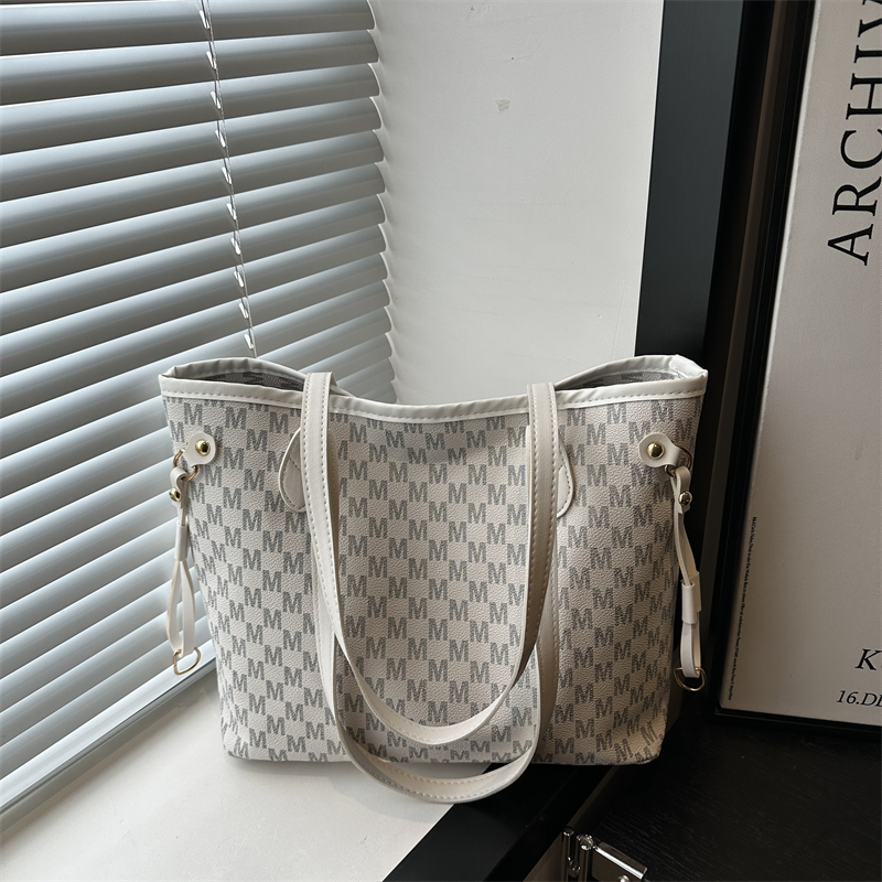 New fashionable, elegant and casual large capacity handbag for women, lightweight crossbody bag for daily commuting, high-quality multifunctional hand