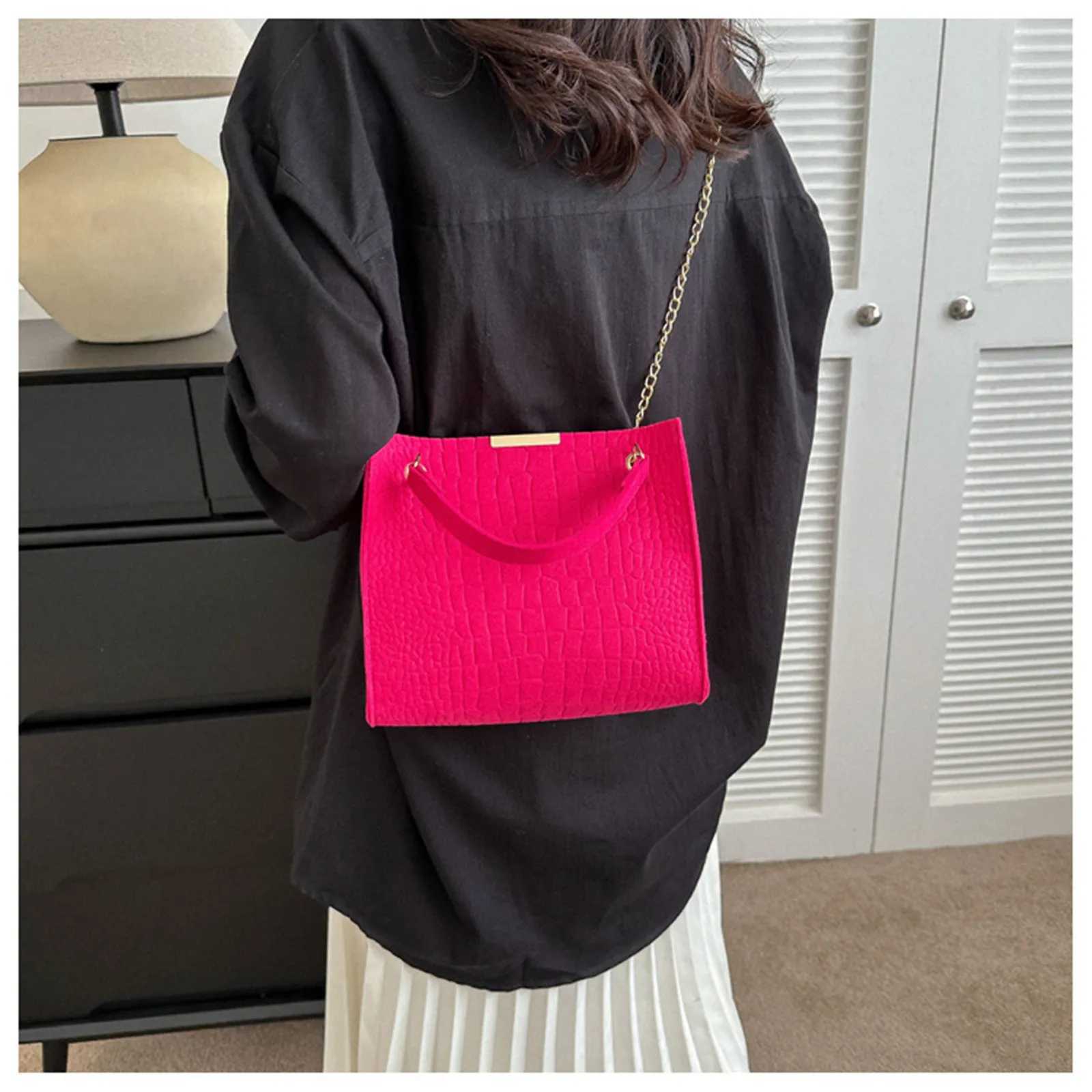 Chic Chain Handbag Versatile Crossbody Tote Trendy Chain Shoulder Bag Fashionable Tote Bag Chain Crossbody Casual Shoulder Bag Z250915