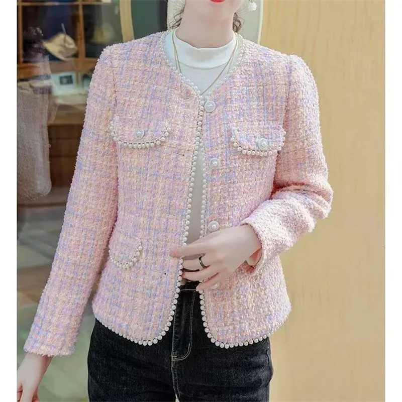 2025 AutumnWinter Female New Celebrity Xiaoxiangfeng Coarse Tweed Short Coat Womens Style Heavy Industry Bead Design Sense Top Z250918