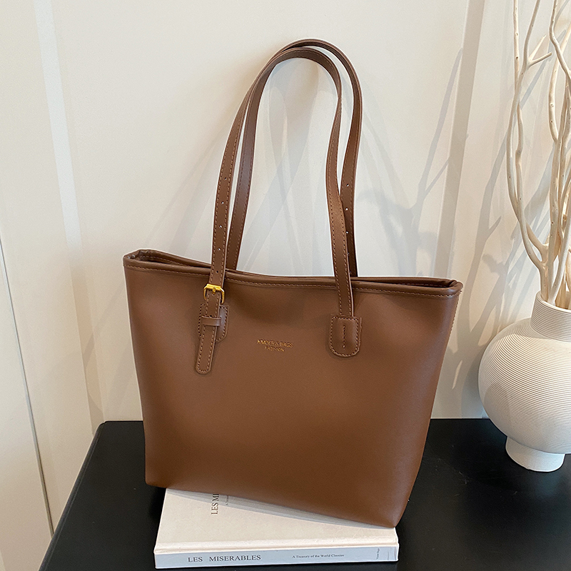 2025 New Fashionable, Elegant, and Casual Large Capacity Handbag for Women, Lightweight Crossbody Bag for Daily Commuting, High Quality Multi function