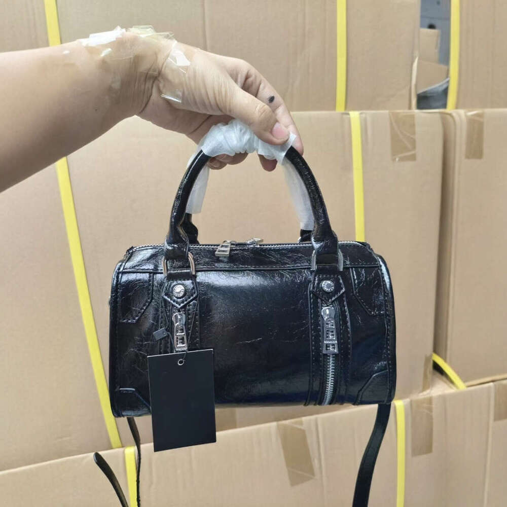 New Simple Versatile Classic Rhinestone Patent Leather Shoulder Bag With Hand-Painted Graffiti B5