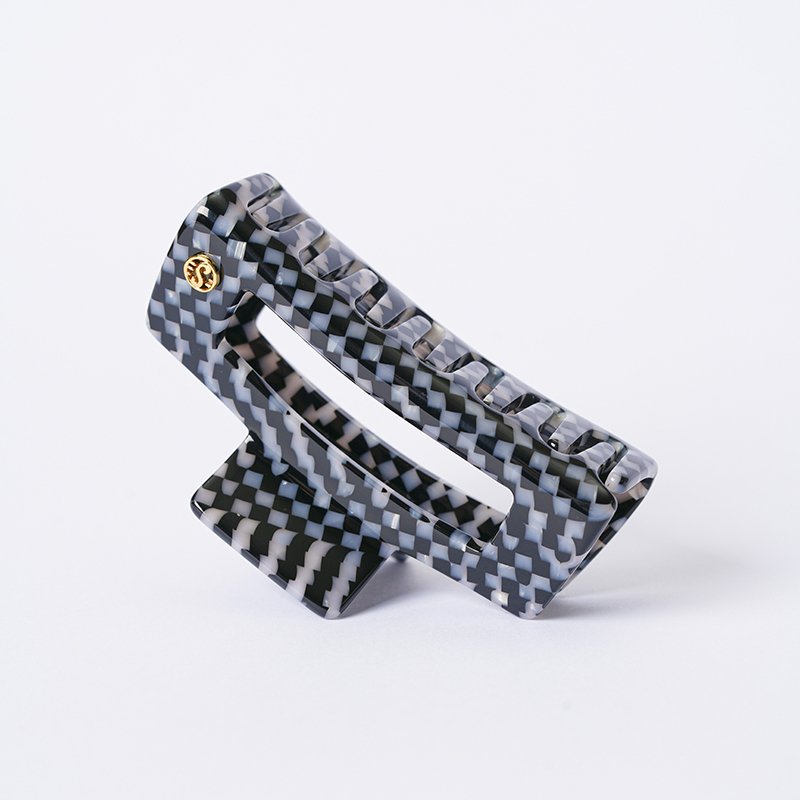 Rainbow checkerboard acetic acid clip, sweet temperament hair clip, high-end feeling, cute shark clip hair accessory, versatile headwear for women
