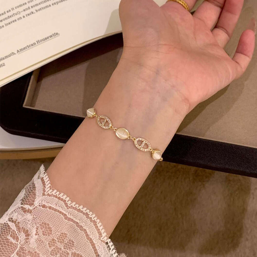 Inlaid Dia Cat's Eye Oval Pig Nose Light Exquisite Versatile Bracelet Niche Temperament High-end Feel Jewelry for Women
