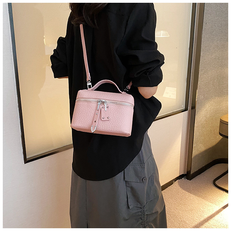 Popular Women s Crossbody Bag Korean Style Tote Bucket Niche Texture Women s design Shoulder Bag Minimalist Style Autumn New Designer Bag