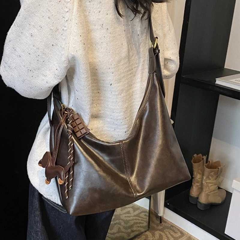 2025 New Retro Melad Color Series Womens Large Capacity Versatile Leisure Niche Single Shoulder Crossbody Bag Commuting DumplinXJ250918