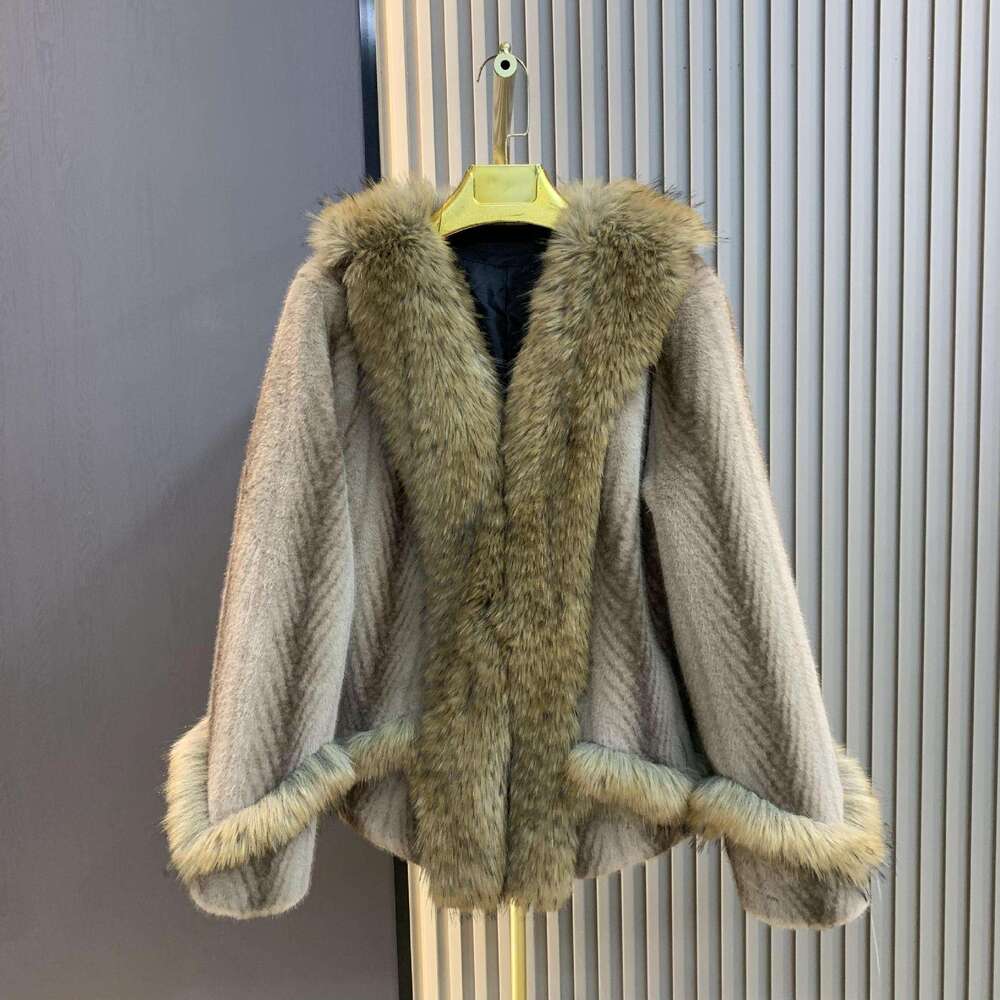 Luxury Design Goods Autumn Winter New European Mink Velvet Faux One-Piece Large Collar Short Fashion Age-Reducing Fur Coat