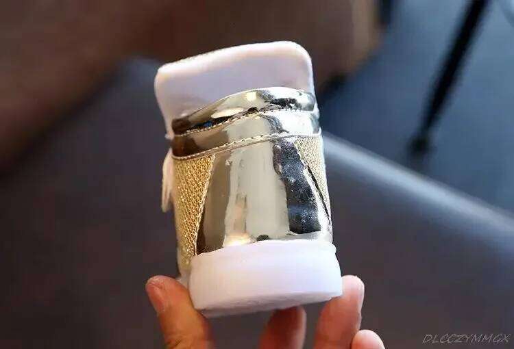 New Children Luminous Boys Girls Sport Running Shoes Baby Flashing Lights Fashion Toddler Little Kid LED Sneakers