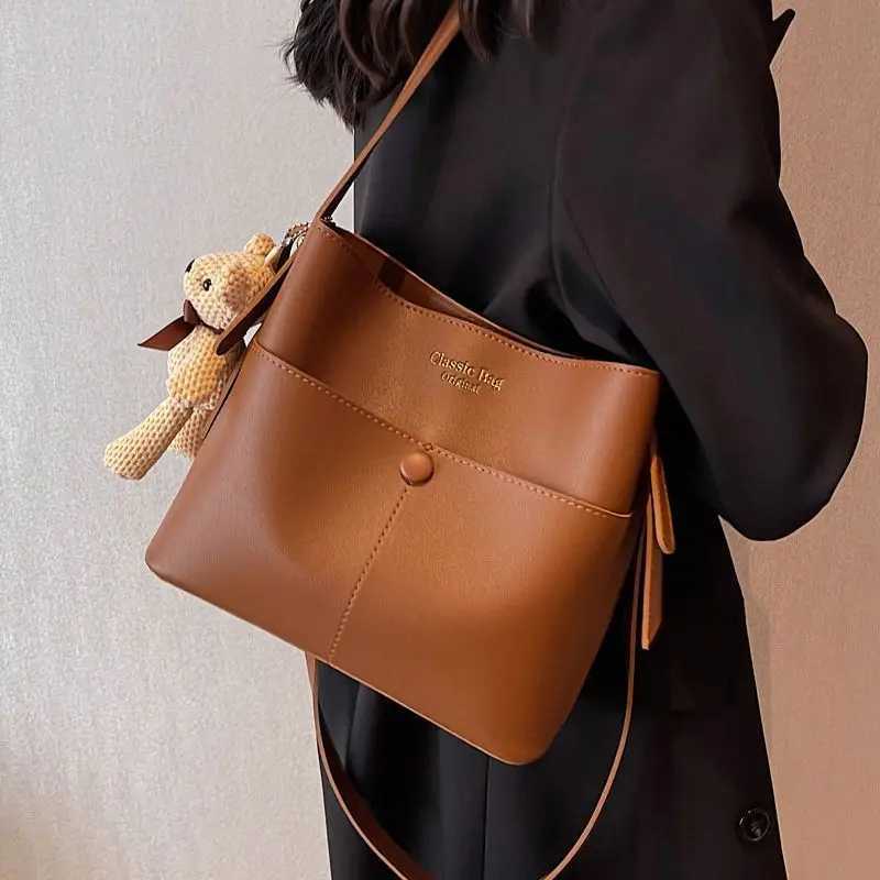Fashion 2025 Spring Women Tote Bag Fashionable Bucket Purse Versatile Shoulder Crossbody HandbagsXJ250918