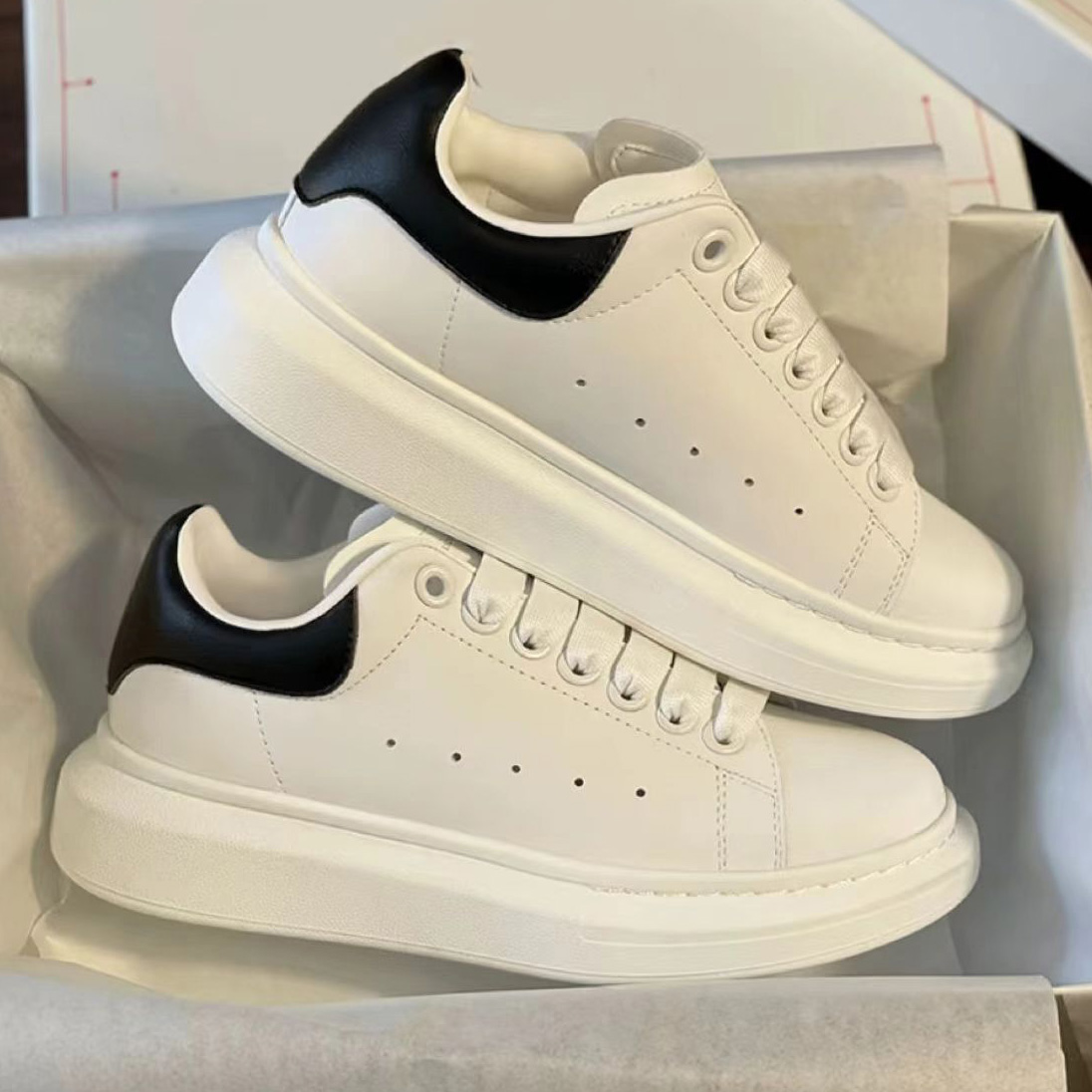 Designer Woman man shoe Leather Lace Up Men Fashion Platform Oversized Sneakers White Black mens womens Luxury Casual Shoes size 35-45