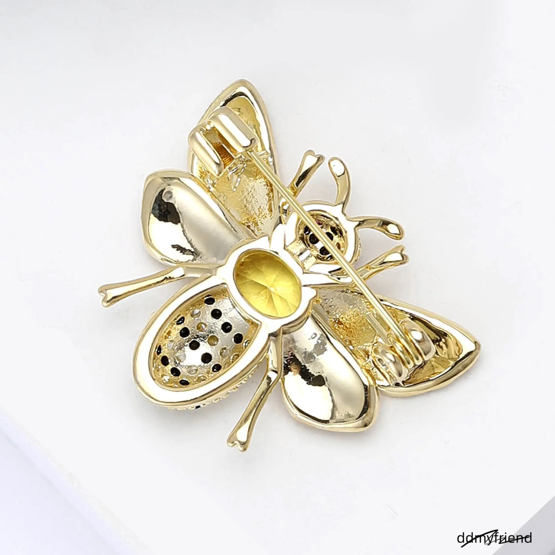 Gold Tone Rhinestone Bee Brooch With Yellow Gemstone, Black Onyx Pearl Accents Nature - Inspired Gift For Him/Her High Quality And Stylish Jewelry ddm