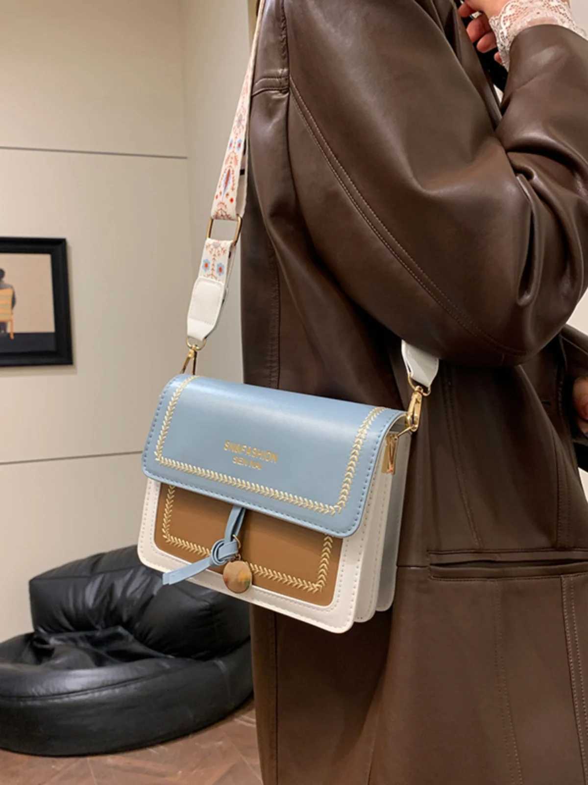 Trendy Korean Wide Strap Color Blo Womens Bag 2024 New Sle Simple Casual oulder Crossbody Bag PU Leather Square apeXJ250918