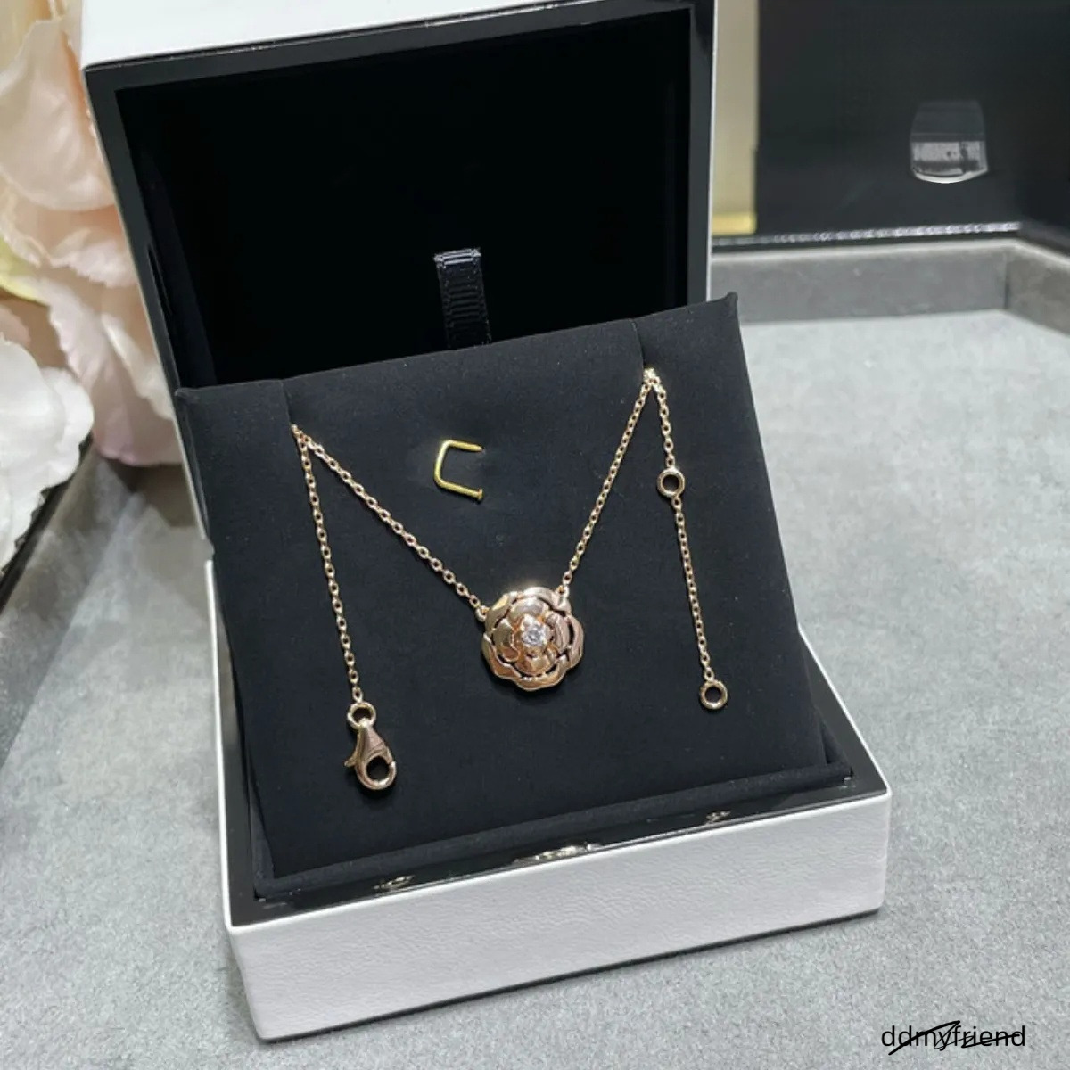 Hot Selling Camellia Glossy Small Flower Hollow Layered Sier S Necklace Designer Women Original Jewelry ddmyfriend