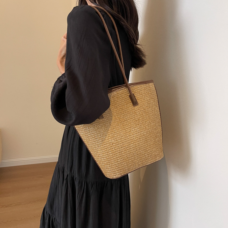 Straw Woven Handbag With Large Capacity Elegant design And Simple Water Bucket Bag Women s Shoulder Bag Commuting Bag Autumn New Designer Bag Seaside 