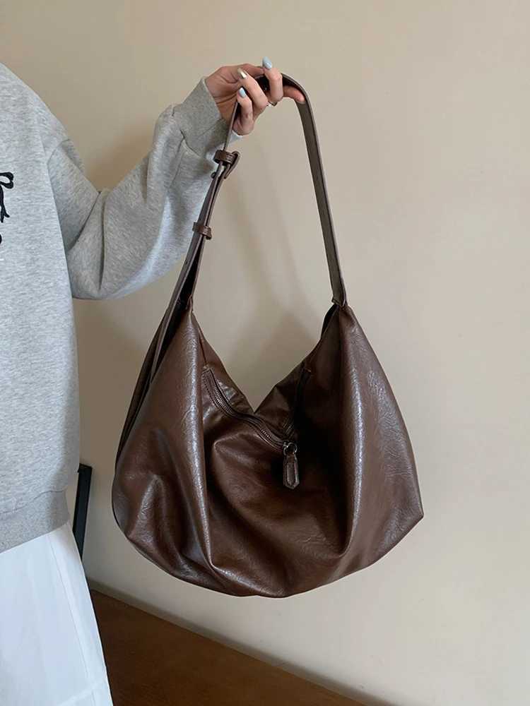 2025 New Retro Bag Fashion Leisure Crossbody Bag Large Capacity Womens Daily Commuter Single Shoulder Womens BagXJ250918