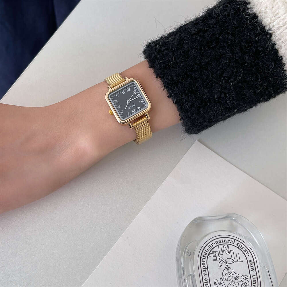 Small Square Roman Dial Metal Strap Watch Designer for Women, Student Style, Compact Exquisite, Simple and Minimalist Design