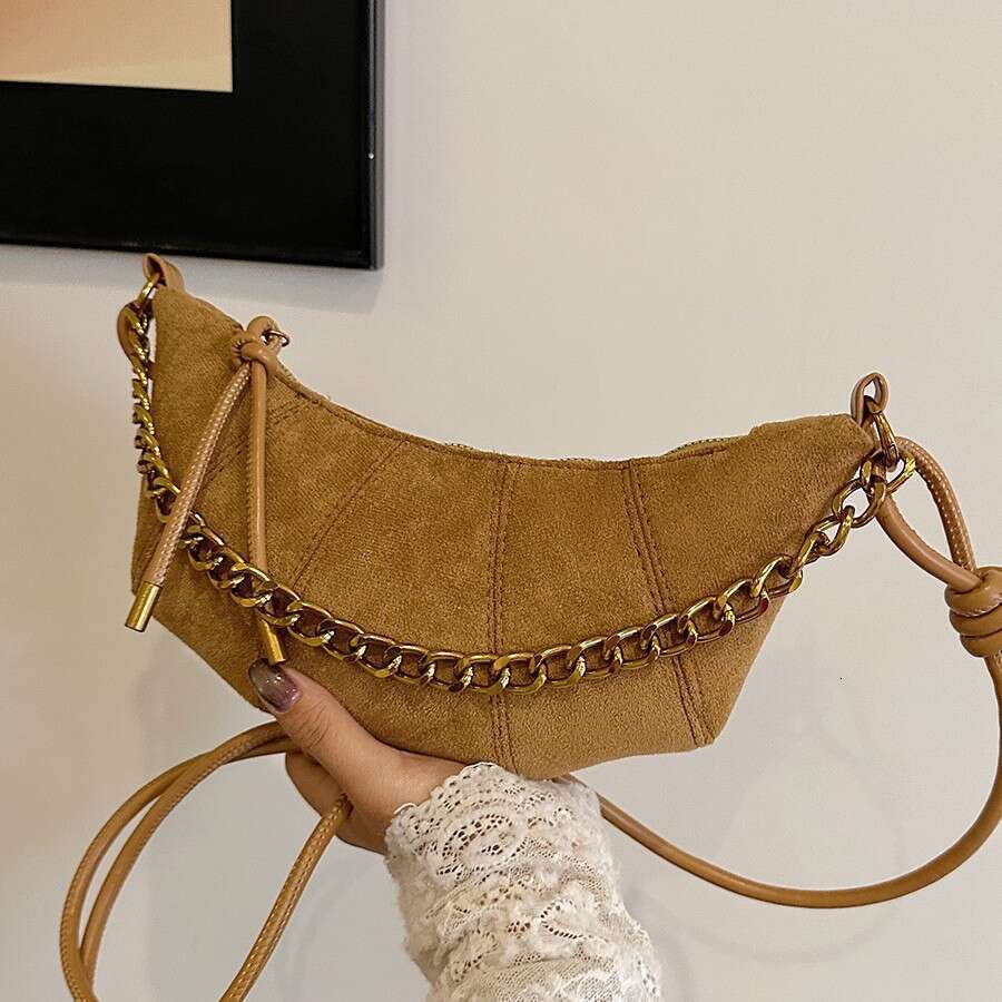 Fashion Designer Bags Large Capacity Commuting Matte Horn Bag for Women New Vintage Chain Handbag Crossbody Dumpling Bag