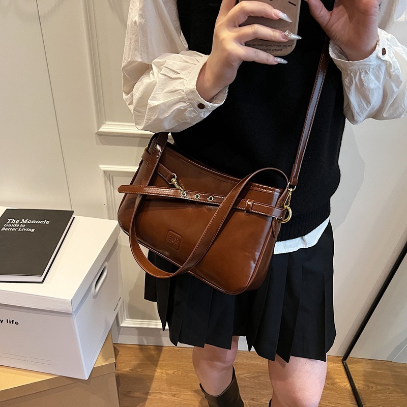 New fashionable retro style women s shoulder bag Korean style simple and niche design underarm bag versatile commuting women s crossbody bag autumn ne