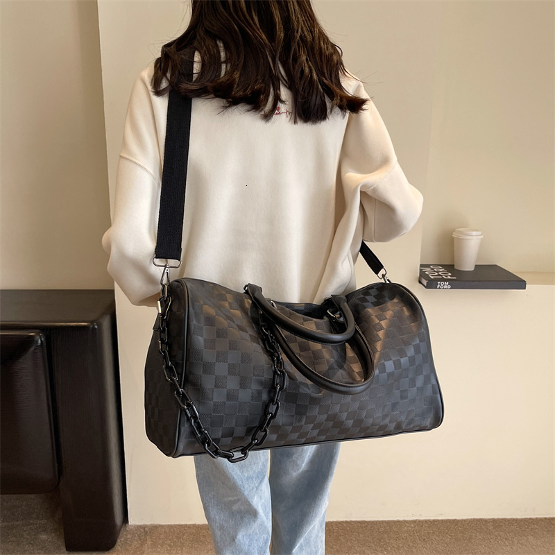 Simple Stylish Large Capacity Women's Fitness Bag luxury Versatile Women's Shoulder Bag Autumn New Designer Bag Checkered Pattern Women'