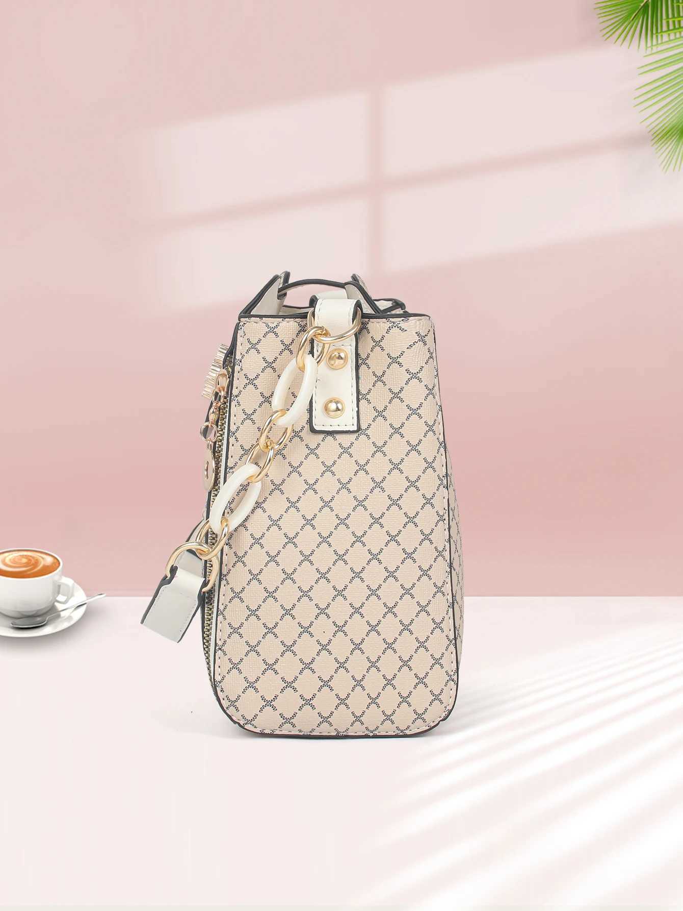 New womens handbag luxury design bucket shoulder crossbody bag flip over printed large capacity shoulder bagXJ250918