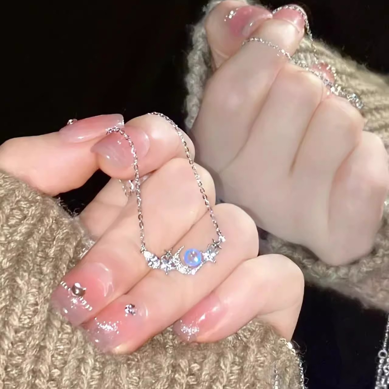 Flash Diamond Four-leaf Clover Necklace for Women Light Luxury High-end Pendant 2025 New Titanium Steel Colorless Collarbone Chain