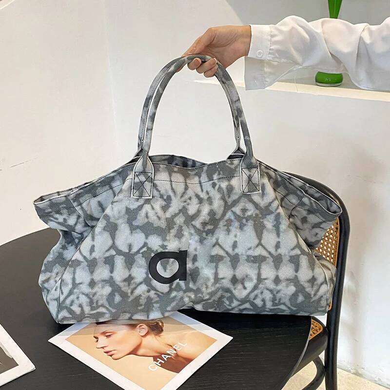 New Women's Capacity Canvas Yoga 2025 Teenager Large Size Camouflage Color Handbag Simple Sports Fiess Bag