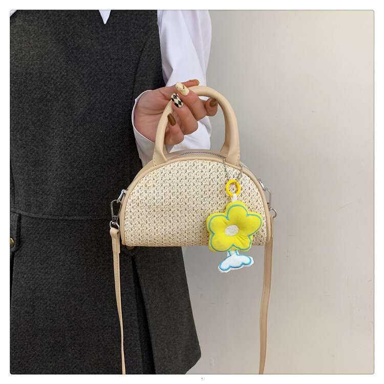 Straw Woven for Designer Bags Women 2025 Spring Summer New Fashion Niche Crossbody Beach High-end Handheld Shell Bag