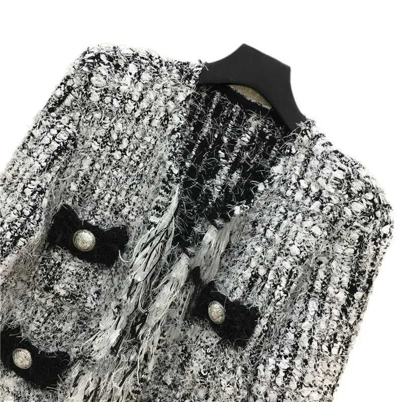 2024 Spring And Autumn New Tweed Style Jacket Coarse Yarn Black And White Fringed Knitted Cardigan Fashionable Slimming Versatil Z250918
