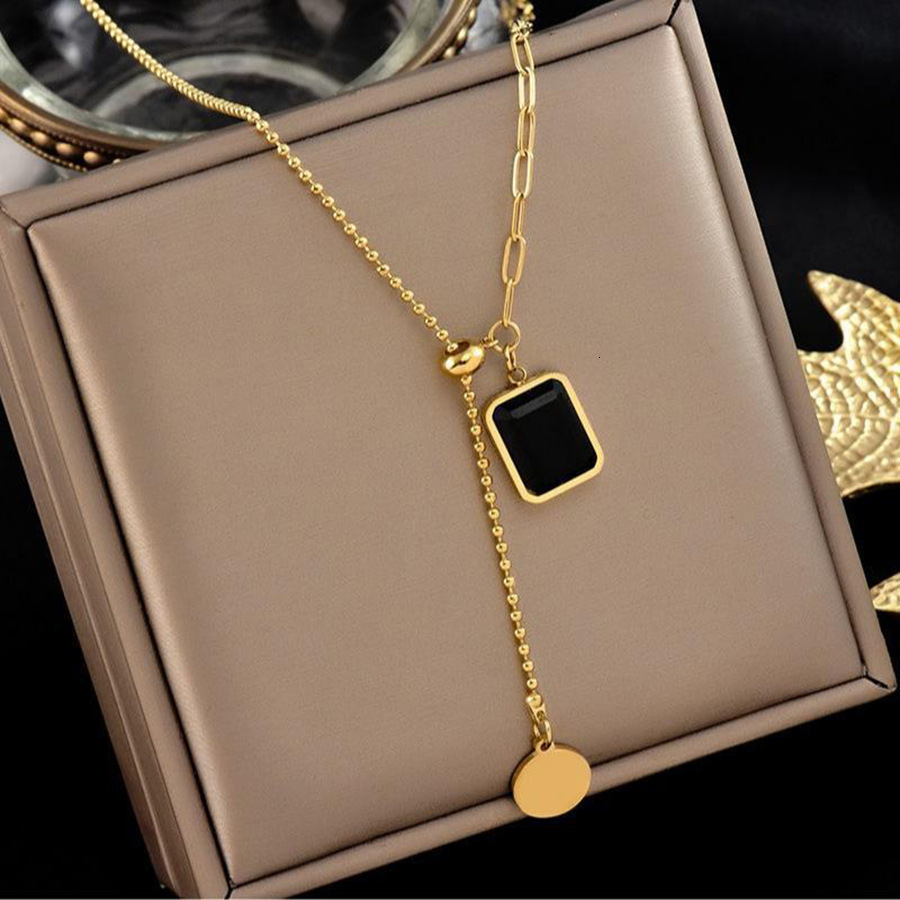 Emerald Splicing Collarbone Chain for Women, Simple Niche Adjustable Necklace, Minimalist Style Titanium Steel Choker, New Women's Model