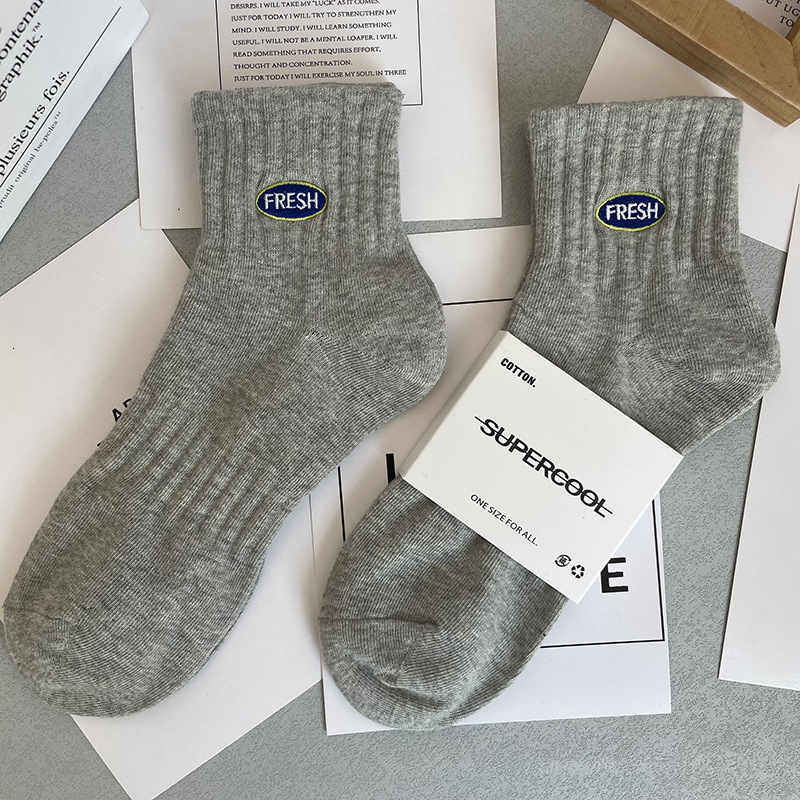 Oval Letter for Men and Women, Mid-Calf Short Socks, Sweat-Absorbent, Breathable, Trendy, Deodorant, White Basketball Sports Socks