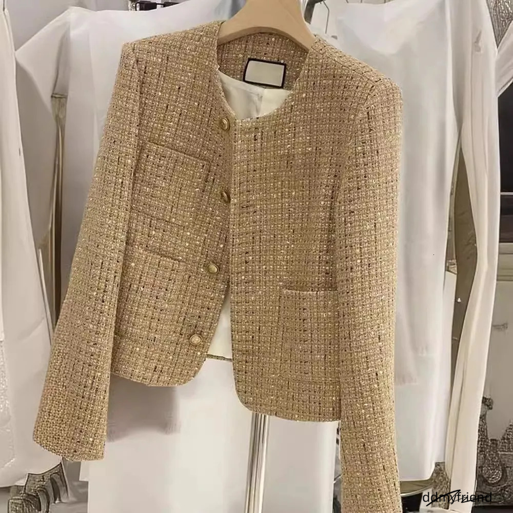 Designer's New Clothing Style Exudes A Unique, High-End Elegant Charm. It's Super Good-Looking And Fashionable. Short Coat For Ladies. Free 