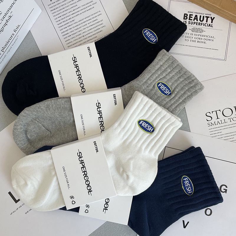 Oval Letter for Men and Women, Mid-Calf Short Socks, Sweat-Absorbent, Breathable, Trendy, Deodorant, White Basketball Sports Socks