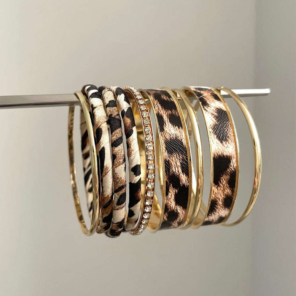 Metal Leopard Print Round Light High-end Feel Bracelet Niche Fashionable Elegant Versatile Women's Jewelry