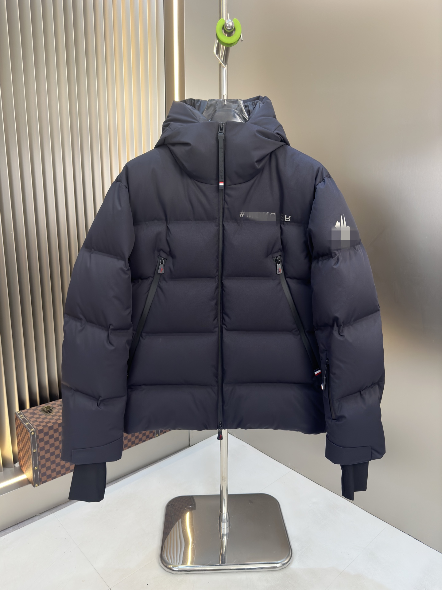 Monclcer pufferjacket Designer Mens Down Parkas Luxury Embroidered Badge Stand Collar Knitted Splice Sweater Lightweight Jacket Casual Fluffy Vest Coat s28