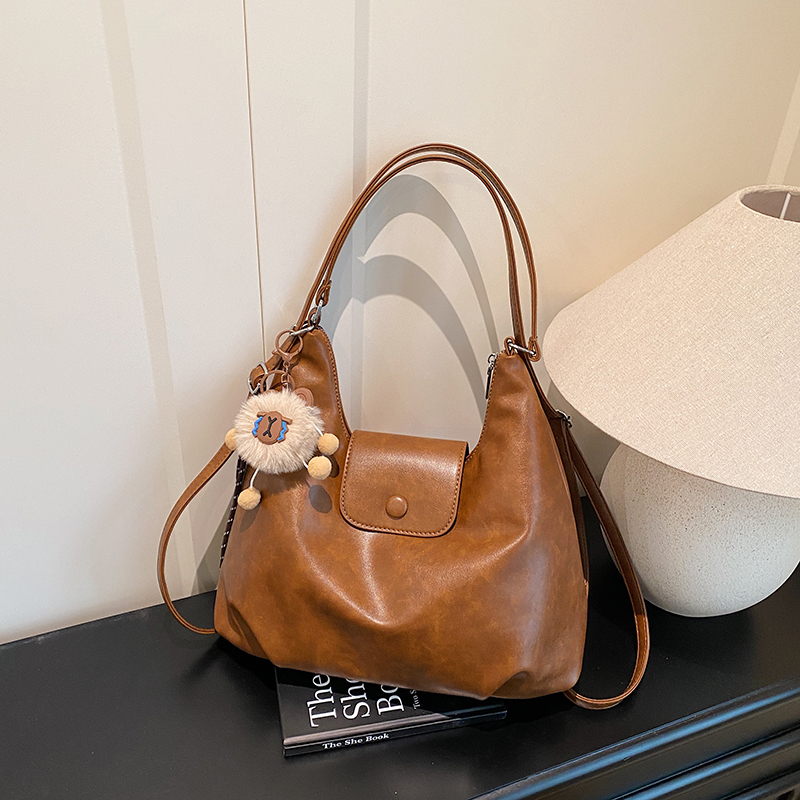 Autumn 2025 New Fashionable Leisure Large Capacity Handbag, College Student Crossbody Bag, Simple Daily Commuter, Advanced Multi functional Women'