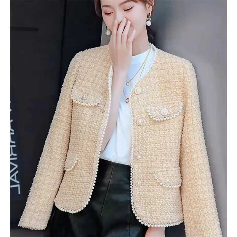 2025 AutumnWinter Female New Celebrity Xiaoxiangfeng Coarse Tweed Short Coat Womens Style Heavy Industry Bead Design Sense Top Z250918