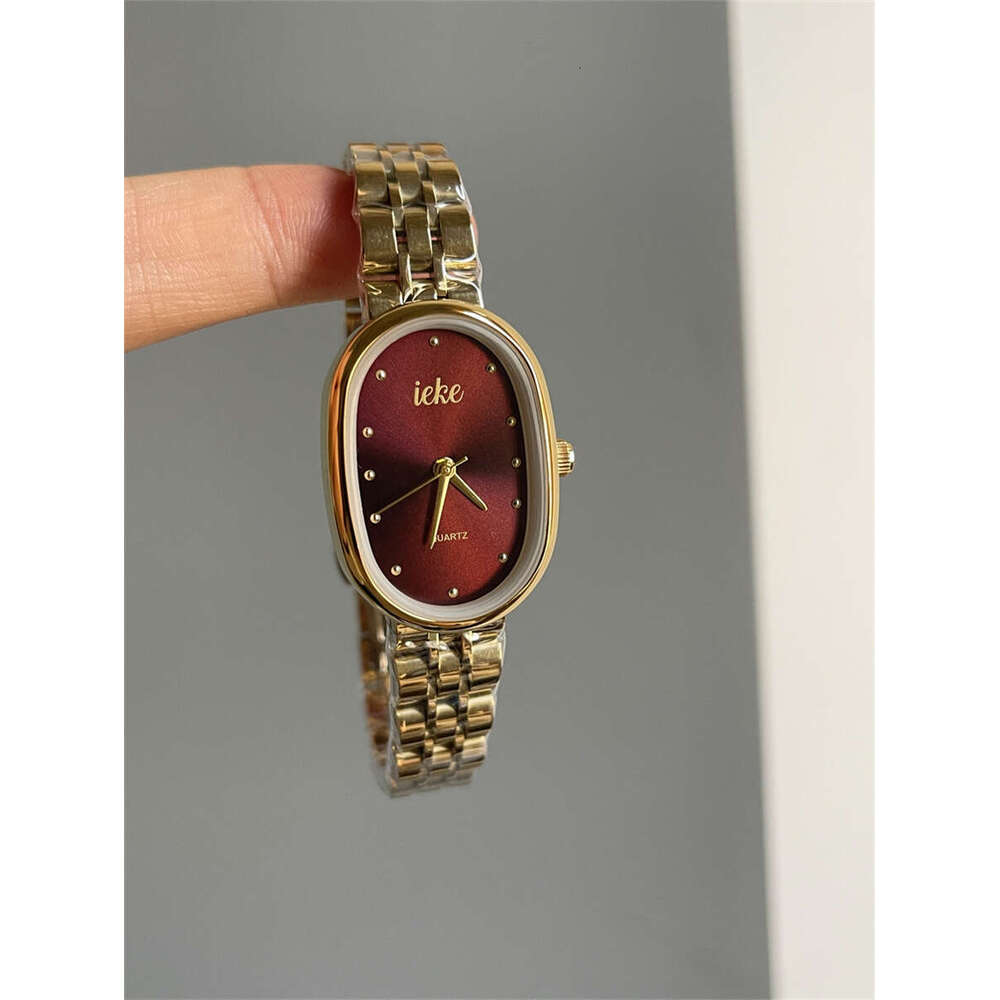 Vintage Style gold Women's Niche Light Luxury Quartz Designer Wristwatch Steel Band High-end Feel Ladies Watch