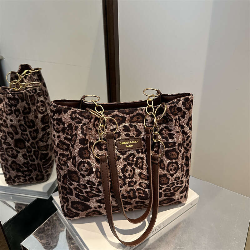 Designer Bags Luxury Bag Chain Shoulder Bags Large Capacity Leopard Print for Women Versatile Crossbody Shoulder Commuter Tote Bag Shopping Bag