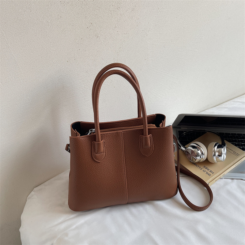 Ladies' Fashion Casual Handbag 2025 Autumn Student Classic Crossbody Bag Simple Daily Commuter Advanced Multi functional Versatile Handbag