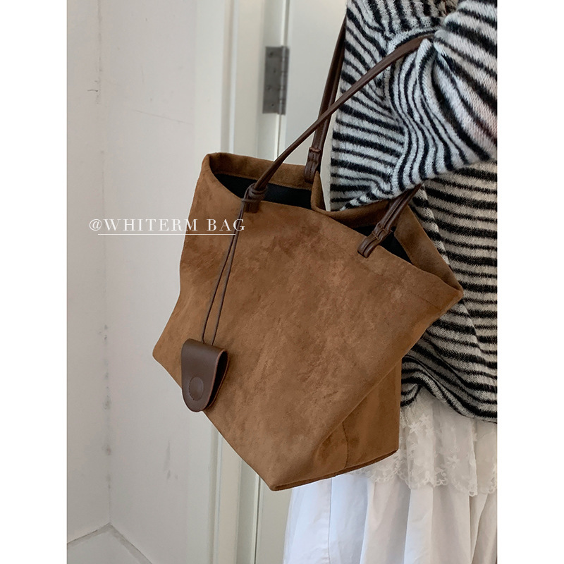 Vintage large capacity designer suede texture underarm bag 2025 new commuting shoulder bag